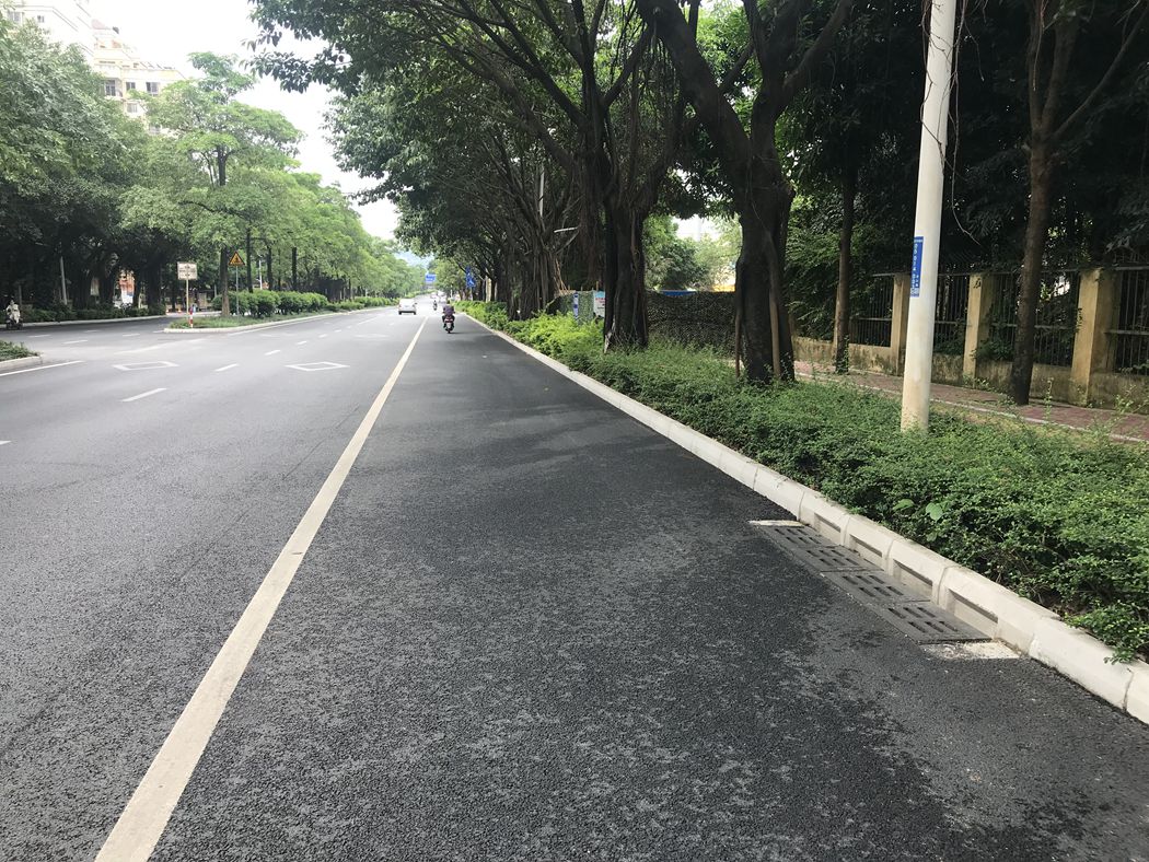 亭江路項(xiàng)目路緣石 (2).jpg