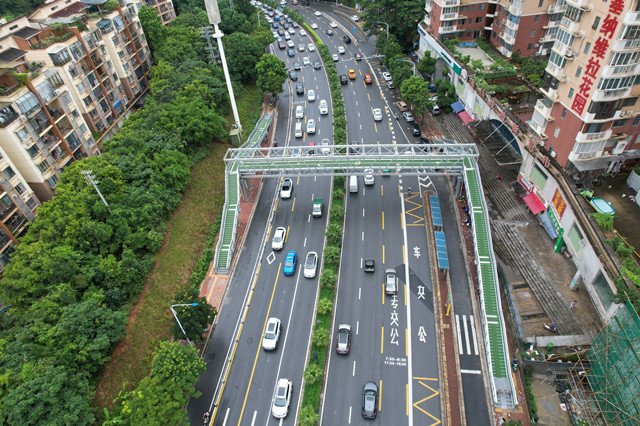 為民辦實(shí)事項(xiàng)目丨鳳凰嶺路塞納維拉花園小區(qū)人行天橋7月4日開(kāi)放交通